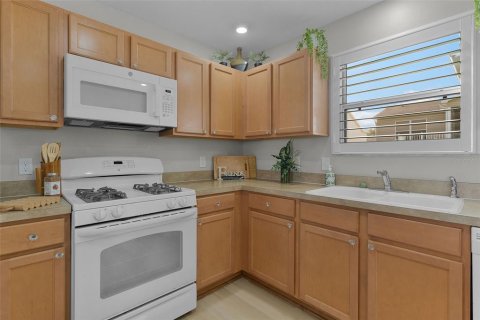 House in The Villages, Florida 3 bedrooms, 129.32 sq.m. № 2434908 - photo 16