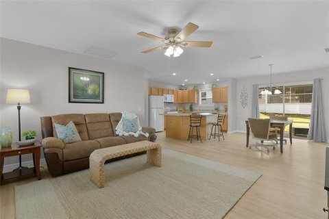 House in The Villages, Florida 3 bedrooms, 129.32 sq.m. № 2434908 - photo 7