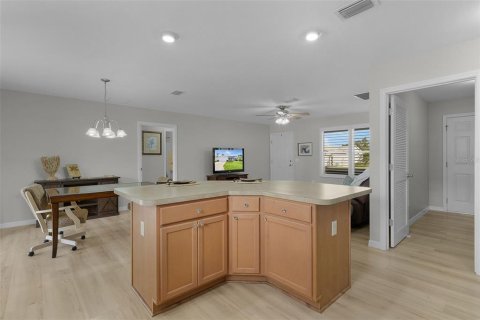 House in The Villages, Florida 3 bedrooms, 129.32 sq.m. № 2434908 - photo 14
