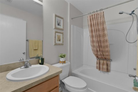 House in The Villages, Florida 3 bedrooms, 129.32 sq.m. № 2434908 - photo 22