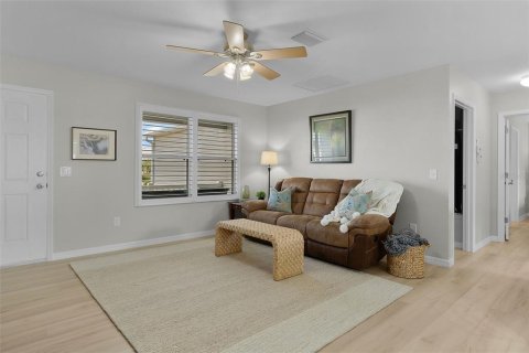 House in The Villages, Florida 3 bedrooms, 129.32 sq.m. № 2434908 - photo 10
