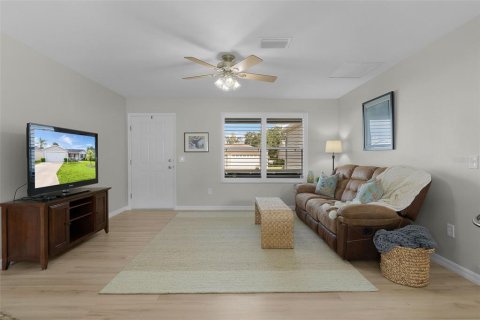 House in The Villages, Florida 3 bedrooms, 129.32 sq.m. № 2434908 - photo 11