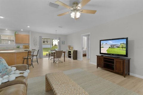 House in The Villages, Florida 3 bedrooms, 129.32 sq.m. № 2434908 - photo 8