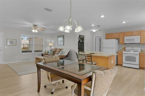 House in The Villages, Florida 3 bedrooms, 129.32 sq.m. № 2434908 - photo 19