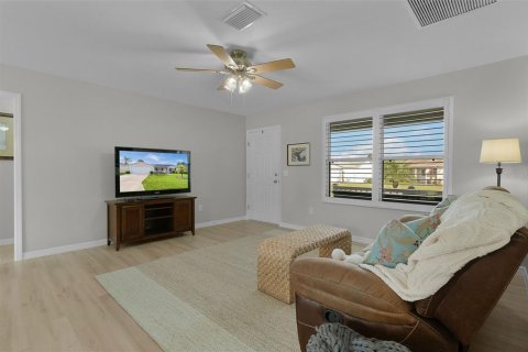 House in The Villages, Florida 3 bedrooms, 129.32 sq.m. № 2434908 - photo 12