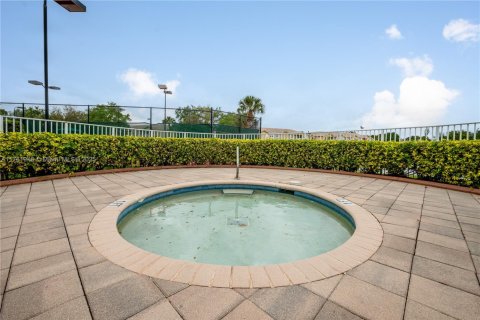 House in Miramar, Florida 5 bedrooms, 244.98 sq.m. № 1695531 - photo 17