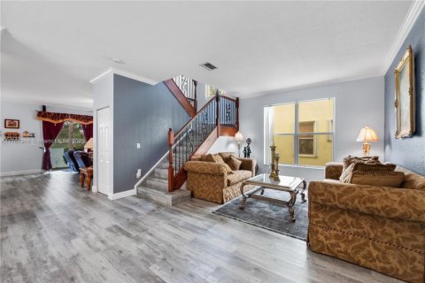 House in Miramar, Florida 5 bedrooms, 244.98 sq.m. № 1695531 - photo 3