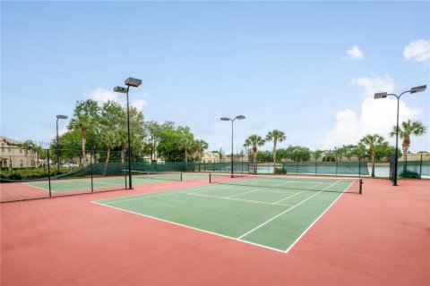 House in Miramar, Florida 5 bedrooms, 244.98 sq.m. № 1695531 - photo 19