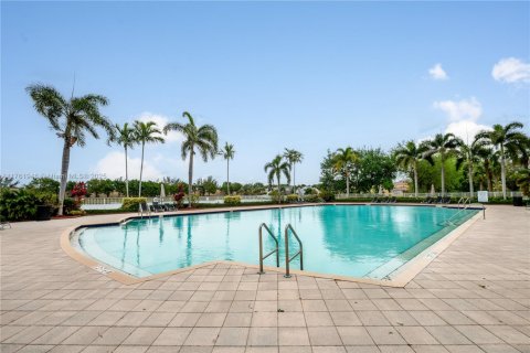 House in Miramar, Florida 5 bedrooms, 244.98 sq.m. № 1695531 - photo 15