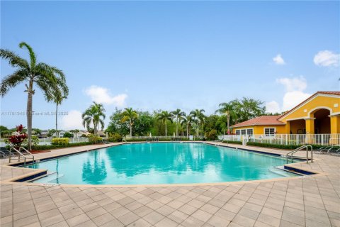 House in Miramar, Florida 5 bedrooms, 244.98 sq.m. № 1695531 - photo 16