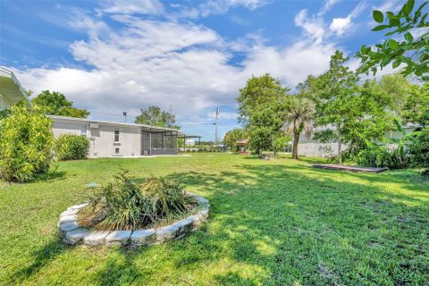 House in Haines City, Florida 4 bedrooms, 209.59 sq.m. № 1900083 - photo 22