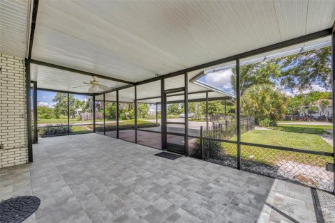 House in Haines City, Florida 4 bedrooms, 209.59 sq.m. № 1900083 - photo 20