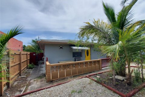 Immobilier commercial à vendre à Lake Worth, Floride: 196.95 m2 № 1946775 - photo 11