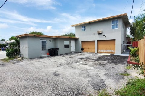 Immobilier commercial à vendre à Lake Worth, Floride: 196.95 m2 № 1946775 - photo 3