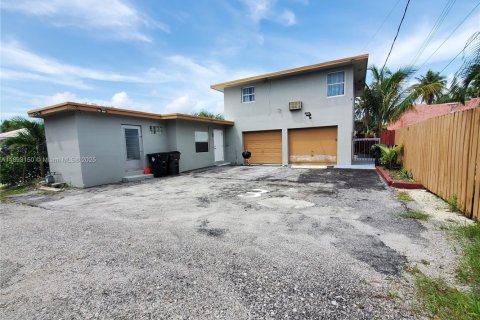 Immobilier commercial à vendre à Lake Worth, Floride: 196.95 m2 № 1946775 - photo 1