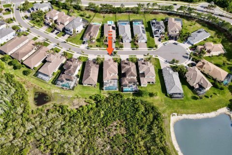 Casa en venta en Wesley Chapel, Florida, 6 dormitorios, 380.34 m2 № 2225361 - foto 4