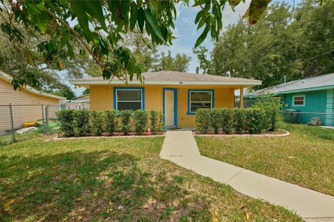 House in Bradenton, Florida 3 bedrooms, 97.73 sq.m. № 2273088