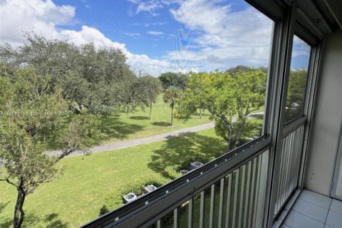 Condo in Pembroke Pines, Florida, 2 bedrooms  № 1931117 - photo 22