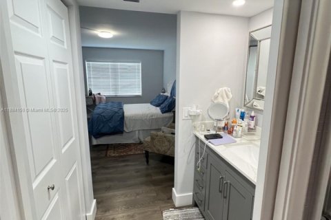Condo in Pembroke Pines, Florida, 2 bedrooms  № 1931117 - photo 17