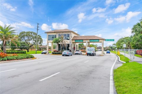 Condo in Pembroke Pines, Florida, 2 bedrooms  № 1931117 - photo 2