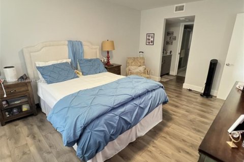 Condo in Pembroke Pines, Florida, 2 bedrooms  № 1931117 - photo 14
