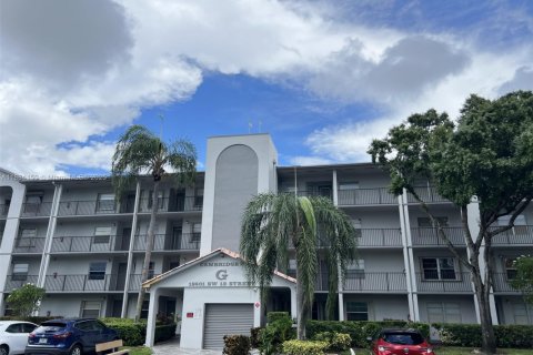 Condo in Pembroke Pines, Florida, 2 bedrooms  № 1931117 - photo 24