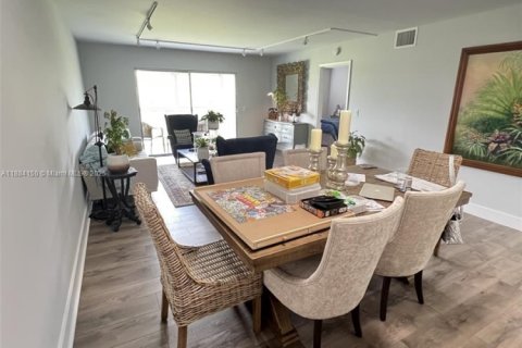 Condo in Pembroke Pines, Florida, 2 bedrooms  № 1931117 - photo 10