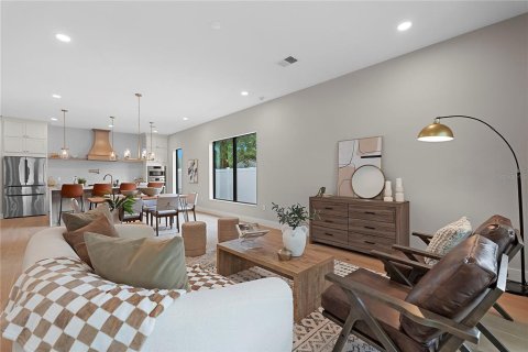 House in Orlando, Florida 5 bedrooms, 310.01 sq.m. № 2147845 - photo 17