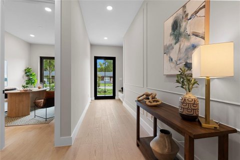 House in Orlando, Florida 5 bedrooms, 310.01 sq.m. № 2147845 - photo 4