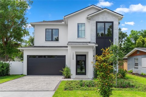House in Orlando, Florida 5 bedrooms, 310.01 sq.m. № 2147845