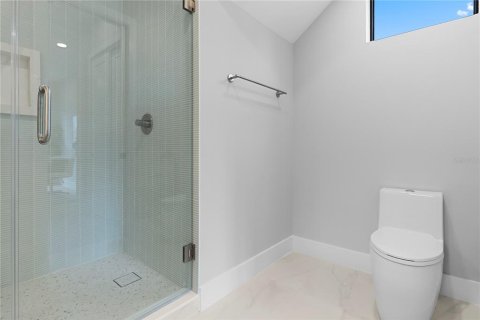 House in Orlando, Florida 5 bedrooms, 310.01 sq.m. № 2147845 - photo 8