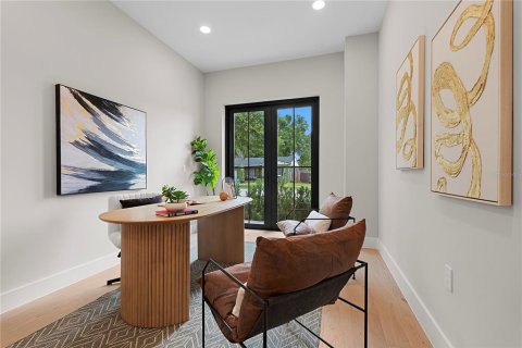 House in Orlando, Florida 5 bedrooms, 310.01 sq.m. № 2147845 - photo 5