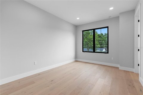 House in Orlando, Florida 5 bedrooms, 310.01 sq.m. № 2147845 - photo 28