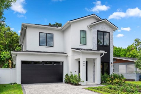 House in Orlando, Florida 5 bedrooms, 310.01 sq.m. № 2147845 - photo 2