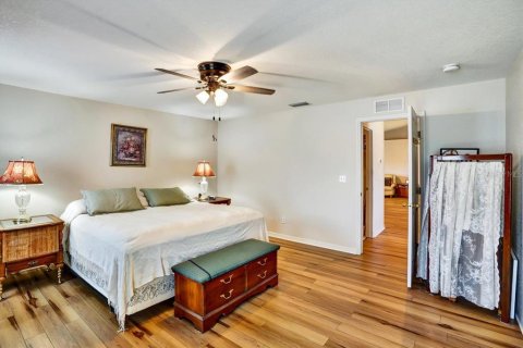 House in Auburndale, Florida 3 bedrooms, 155.05 sq.m. № 1787972 - photo 6
