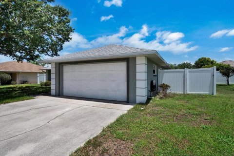 House in Auburndale, Florida 3 bedrooms, 155.05 sq.m. № 1787972 - photo 3