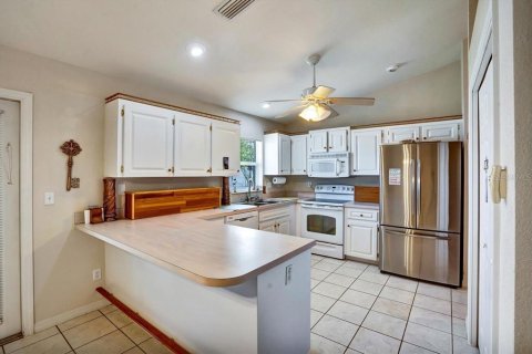 House in Auburndale, Florida 3 bedrooms, 155.05 sq.m. № 1787972 - photo 13
