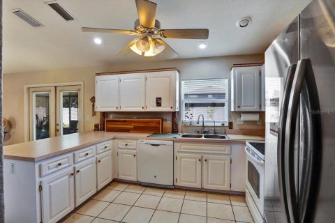 House in Auburndale, Florida 3 bedrooms, 155.05 sq.m. № 1787972 - photo 14