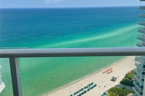 Condo in Sunny Isles Beach, Florida, 1 bedroom № 1991063 - photo 1