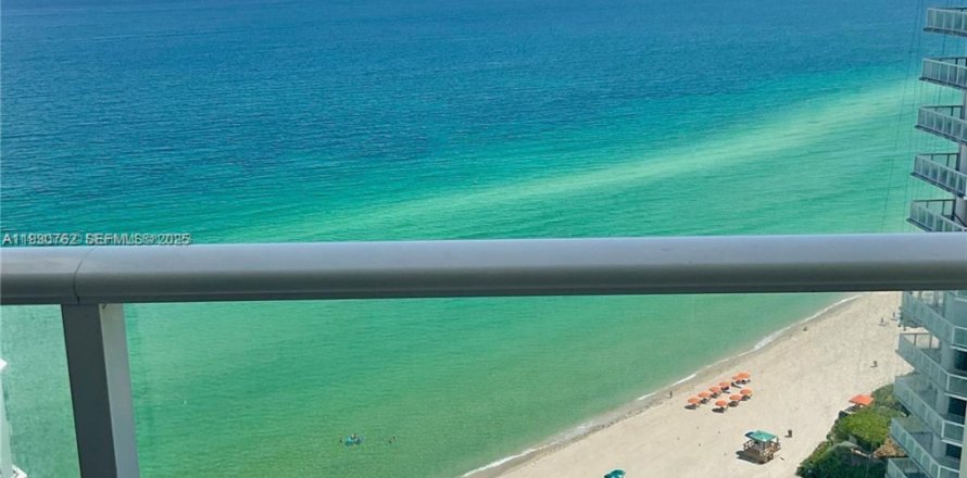 Condo in Sunny Isles Beach, Florida, 1 bedroom № 1991063