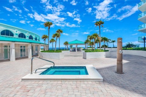 Condominio en venta en Sunny Isles Beach, Florida, 1 dormitorio, 117.06 m2 № 1991063 - foto 15