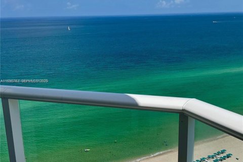 Condo in Sunny Isles Beach, Florida, 1 bedroom № 1991063 - photo 2