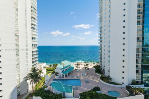 Condo in Sunny Isles Beach, Florida, 1 bedroom № 1991063 - photo 5