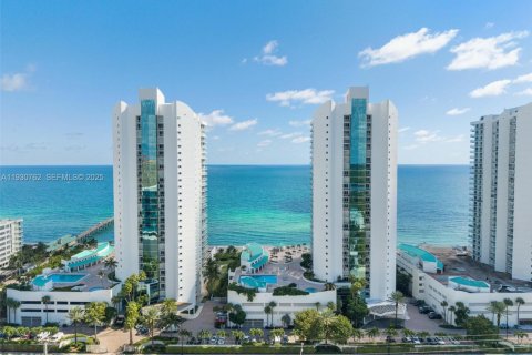 Condo in Sunny Isles Beach, Florida, 1 bedroom № 1991063 - photo 6