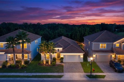 House in Davenport, Florida 4 bedrooms, 202.71 sq.m. № 2295392
