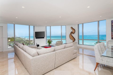 Condo in Hollywood, Florida, 3 bedrooms  № 1868437 - photo 2