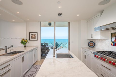 Condo in Hollywood, Florida, 3 bedrooms  № 1868437 - photo 10