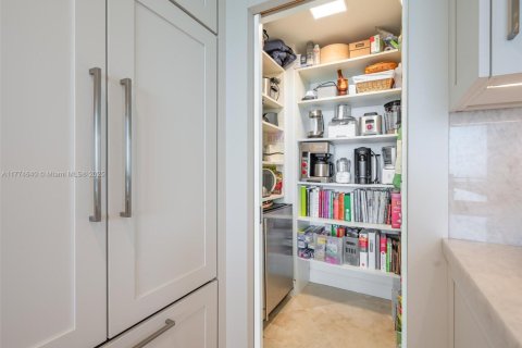 Condo in Hollywood, Florida, 3 bedrooms  № 1868437 - photo 12