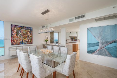 Condo in Hollywood, Florida, 3 bedrooms  № 1868437 - photo 6