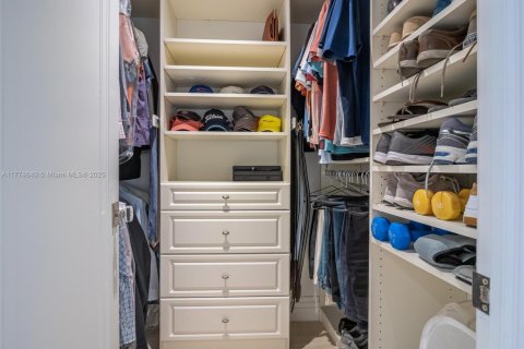 Condo in Hollywood, Florida, 3 bedrooms  № 1868437 - photo 23